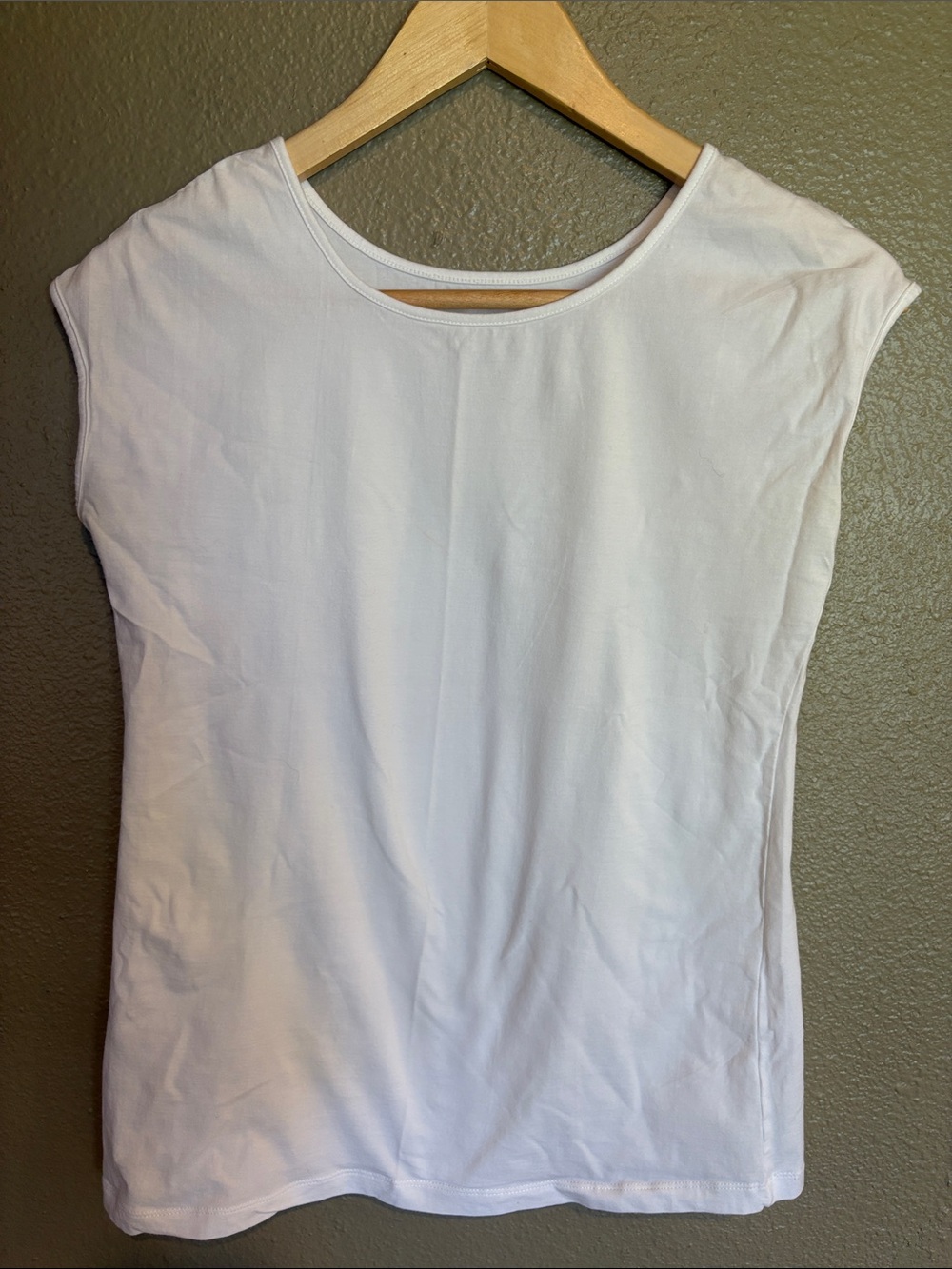 New Without Tags — Never Worn White Scoop-Neck Women's Cap Sleeve T-Shirt